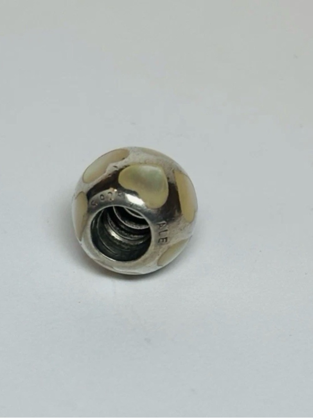 Pandora 925 Silver Love Me Mother of Pearl Heart Charm in Excellent Condition - Picture 2 of 3